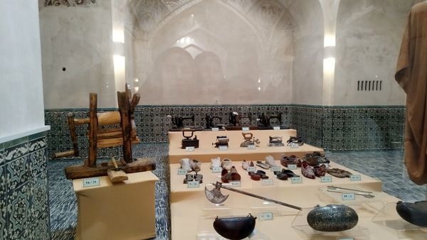 اردوی معنوی دانش آموزان دبیرستان شاهد تکتم در حرم مطهر رضوی