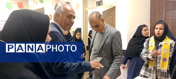 بازدید معاون آموزشی آموزش و پرورش خلیل آباد از بازارچه کار آفرینی جوانه های انقلاب