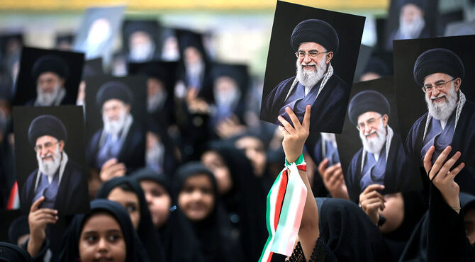 رهبر شهید، الگوی استقامت و حکمرانی مردمی بودند/ آقای شهید، ایران را به کشوری اثرگذار در معادلات جهانی تبدیل کردند