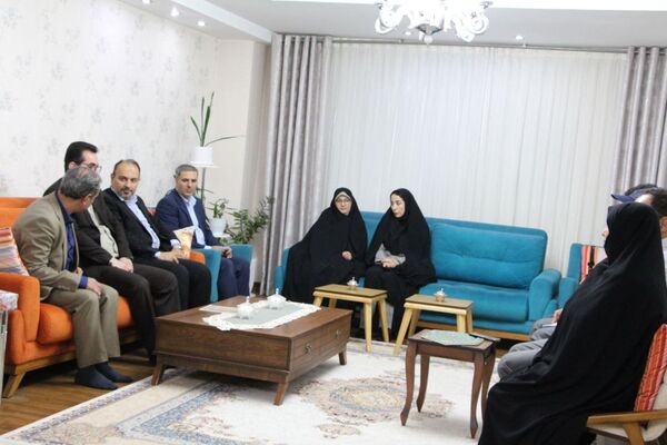 دیدار معاون پرورشی و فرهنگی وزیر آموزش و پرورش با خانواده معلم شهید «عبدالله برزگر»