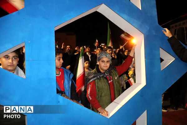 آتشِ غیرت در خاکِ قرچک؛ شعله‌هایِ رهایی، نمادهایِ اسارت را سوزاند