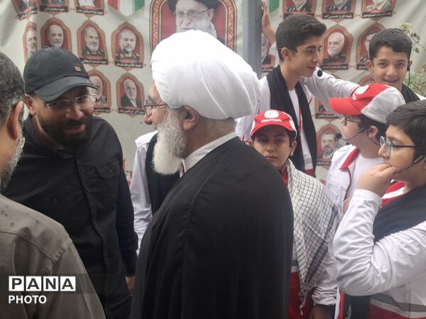 مراسم یادبود شهیده زهرا حدادعادل با حضور وزیر آموزش و پرورش در مسجد امام صادق(ع)