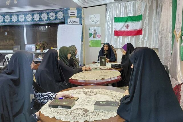 نشست کتابخوانی با موضوع «خون دلی که لعل شد» در قم