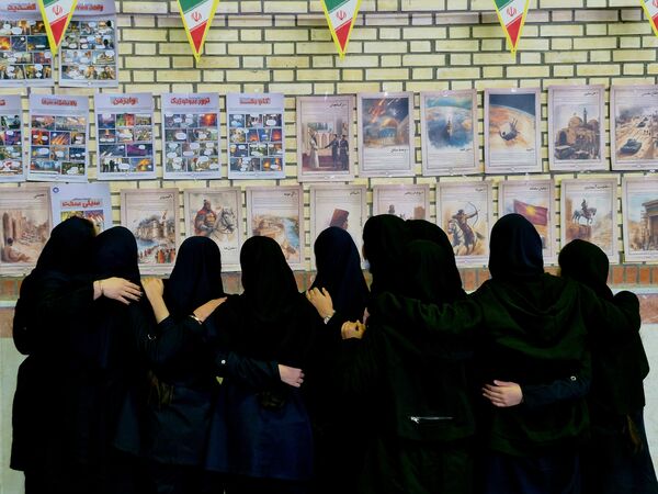 رونمایی از بسته فرهنگی–تربیتی «ایرانمون» در مدرسه بنت‌الهدی