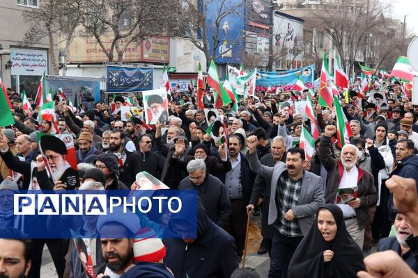 طنین شعارهای انقلابی در سالروز پیروزی انقلاب اسلامی ایران