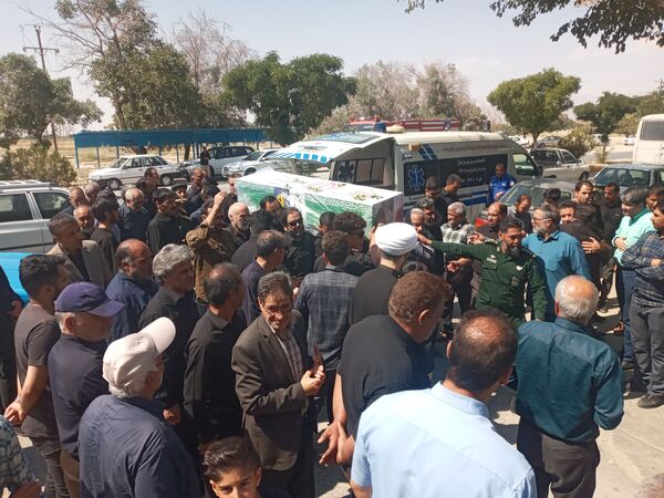 تشییع پیکر پرافتخار شهید علی اکبر صانعی جانباز ۷۰ درصد جنگ تحمیلی