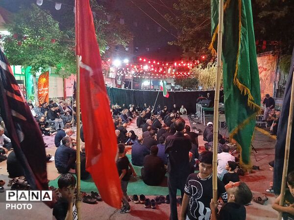 اجتماع شبانه مردم کرج  زیر پرچم اباعبدالله الحسین( ع)