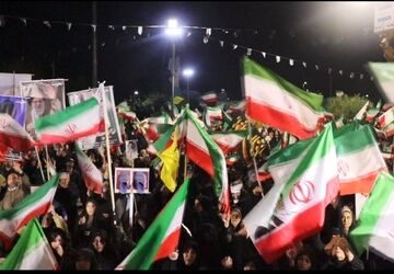 میان دشمن و وطن، ننگ برآن که شک کند