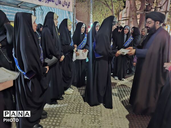  قدردانی از دختران انجمن اسلامی در راهپیمایی شهرستان آشخانه