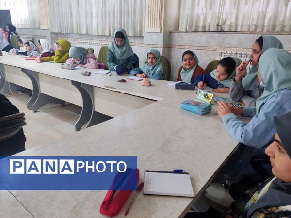 کارگاه آشنایی دانش‌آموزان با سلول‌های بنیادی و کاربردی