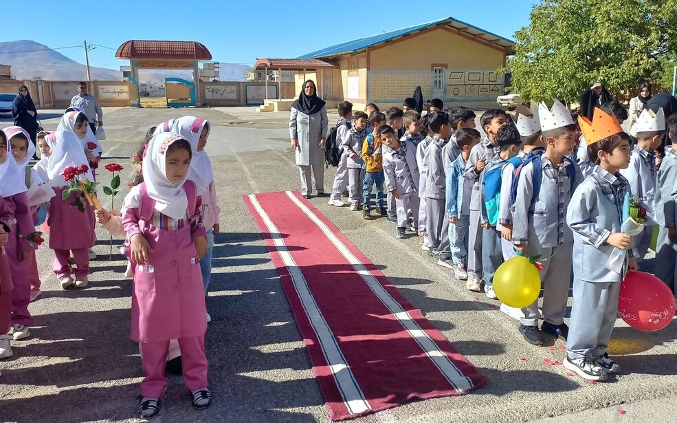 جشن شکوفه‌ها در سلسله؛ آغاز سال تحصیلی با حضور پرشور دانش‌آموزان