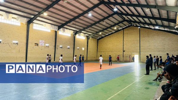 قهرمانی علامه محمدتقی گرو در مسابقات فوتسال سالگرد پیروزی انقلاب در سندرک