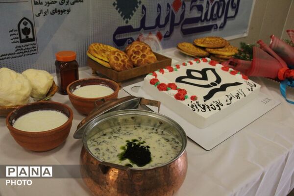 سیری در نمایشگاه دستاوردهای کانون‌های فرهنگی‌ تربیتی در آذربایجان شرقی
