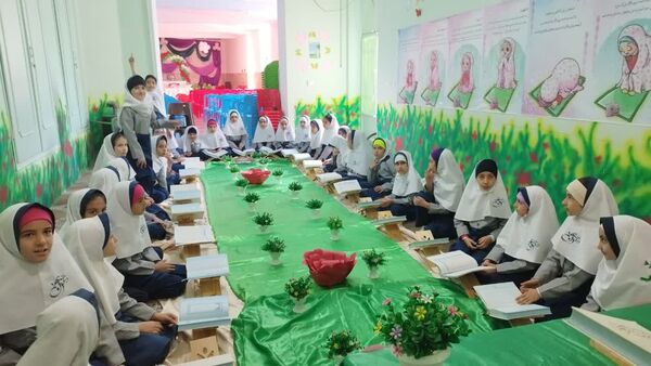 محفل انس با قرآن به‌مناسبت هفته بسیج دانش‌آموزی