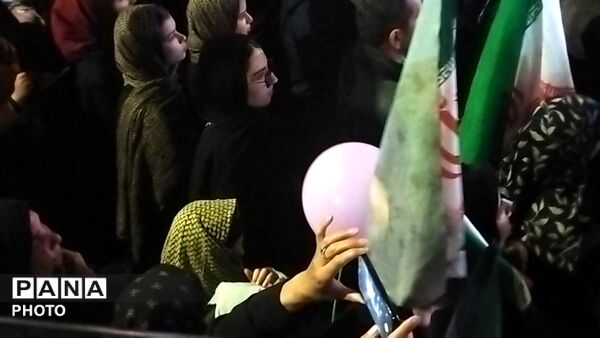 دختران نیشابوری در صف اول تجمعات-۲