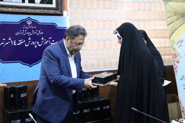 منطقه ۱۴ پیشگام قدردانی از حافظان سلامت روان دانش‌آموزان 