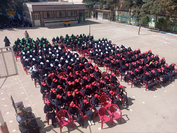 روایت گری جنگ تحمیلی هشت سال دفاع مقدس در دبیرستان دخترانه شاهد قدسیان 