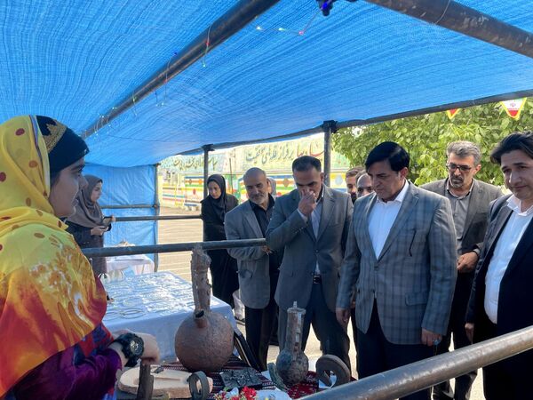 برگزاری بازارچه کسب‌ و کار دانش‌آموزی جشنواره نوجوان خوارزمی در الیگودرز