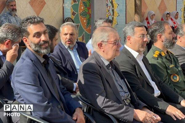 نواخته شدن زنگ شکوفه ها در دبستان طواف و معماریان ناحیه دو شهرری 