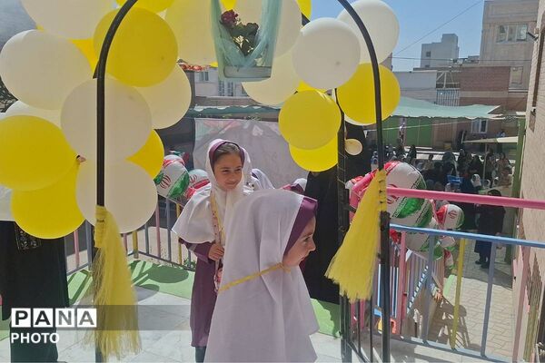 جشن شکوفه‌ها در مدارس حضرت مریم(۱) و (۲) قیامدشت 