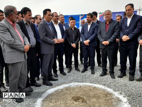 آغاز عملیات احداث کارخانه فرومنگنز و شهرک گلخانه‌ای در اسدآباد