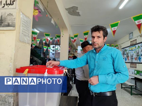 مرحله دوم انتخابات ریاست‌جمهوری با حضور مردم غیور مشهد 