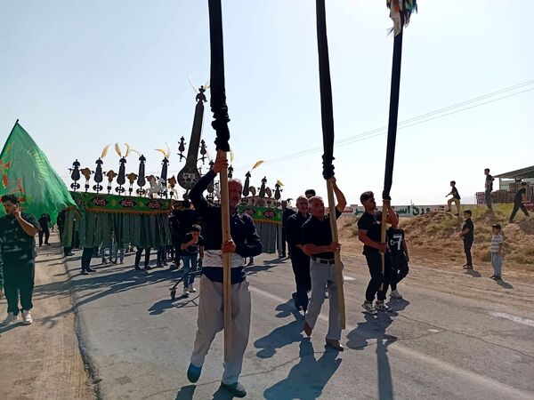 مراسم سینه زنی و علم گردانی در خلیل آباد