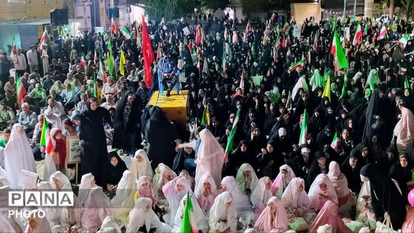تجمعات مردمی نجف آباد همراه با جشن تکلیف دختران و اقامه نماز استغاثه