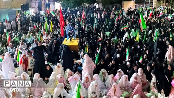 تجمعات مردمی نجف آباد همراه با جشن تکلیف دختران و اقامه نماز استغاثه
