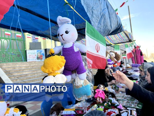 بازارچه دهه فجر در شهرک ینگی امام ساوجبلاغ 