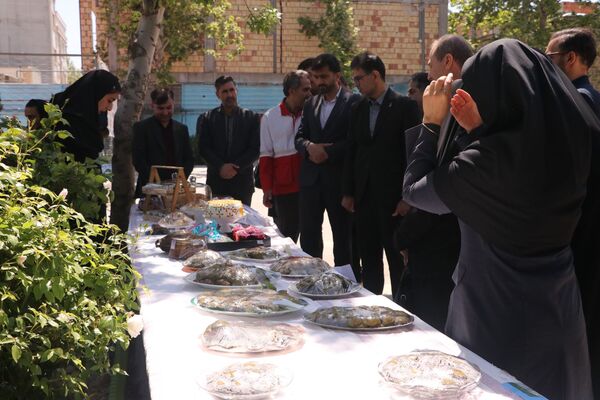 افتتاح نمایشگاه دست‌سازه در هنرستان دخترانه ثمین