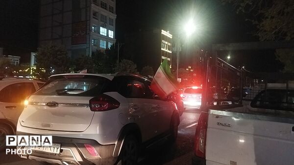 رژه ماشینی همچنان در بلوار فضل پایان ندارد 