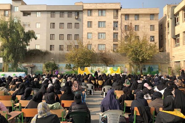 جشن روز مادر در دبیرستان دخترانه عاشورا ناحیه دو شهرری 