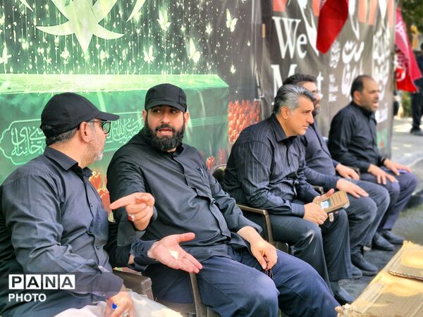 حضور پرشور مردم در خیابان فلسطین برای بدرقه رهبر