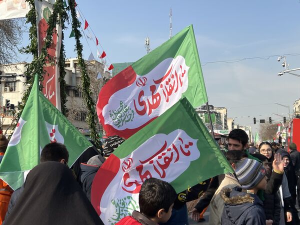 حال و هوای غرفه‌های سازمان دانش‌آموزی و خبرگزاری پانا در راهپیمایی ۲۲ بهمن