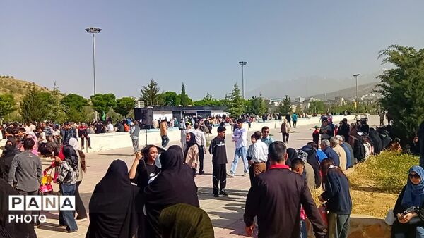 همایش بزرگ پیاده روی خانوادگی  هفته سلامت در یاسوج 