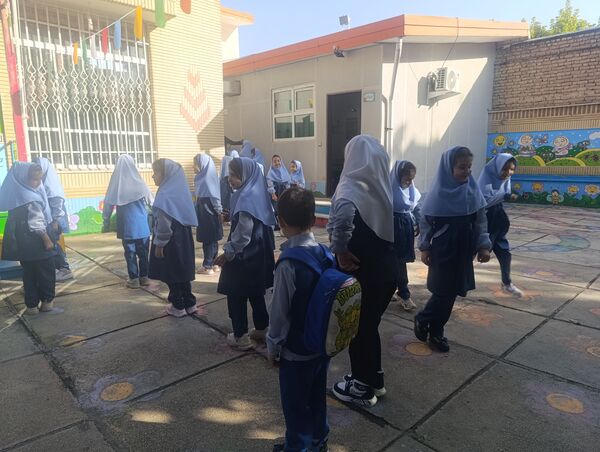 زنگ آغاز مهر در دبستان دخترانه مهر و ماه آشخانه 