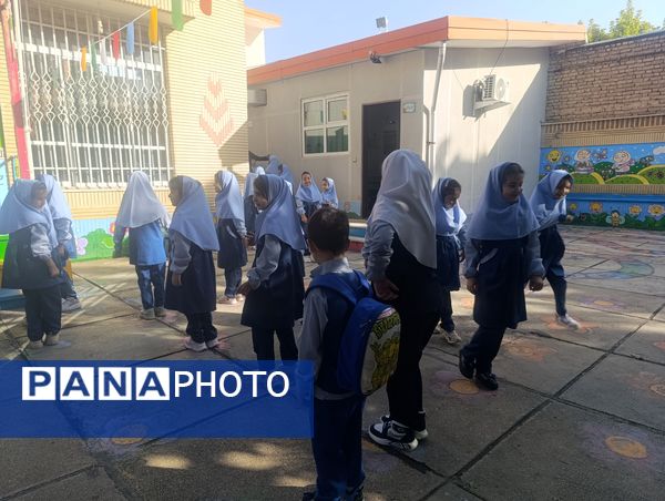 زنگ آغاز مهر در دبستان دخترانه مهر و ماه آشخانه 