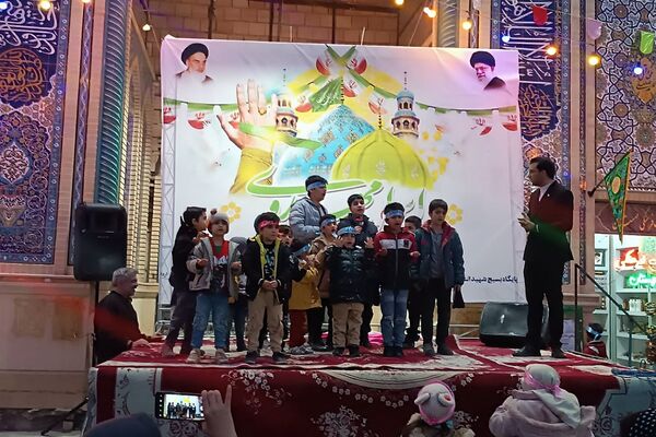 پیشوا غرق در نور نیمه شعبان