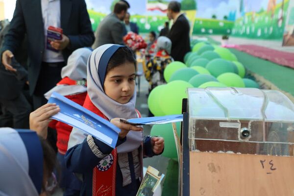 برگزاری مشترک جشن عاطفه‌ها در همدان با مشارکت کمیته امداد و سازمان دانش‌آموزی