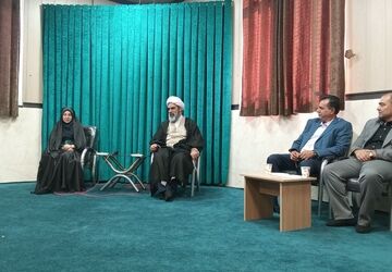 دیدار دانش‌آموزان فعال عرصه قرآن و نماز با پدر معنوی شهرستان ملارد
