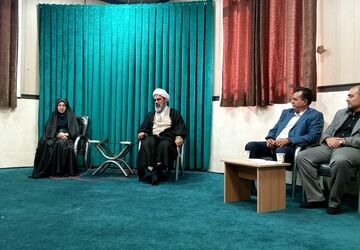 دیدار دانش‌آموزان فعال عرصه قرآن و نماز با پدر معنوی شهرستان ملارد