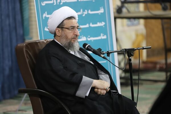 معلم برخوردار از علم،معنویت و بصیرت؛ ستون تربیت اسلامی و معمار نسل تراز و مسئولیت‌پذیر است