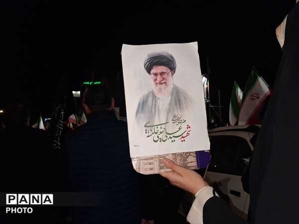 حماسه سازی مردم نیشابور در بیستمین شب از راهپیمایی های مردمی بلوار فضل 