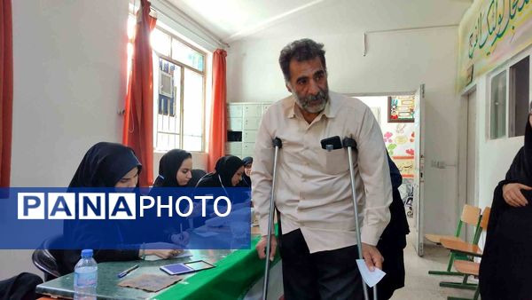 حضور مردم غیور مشهد در چهاردهمین دوره انتخابات ریاست جمهوری در دبستان مهندس رحمانی فرد مشهد 