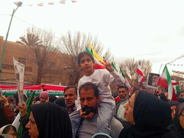 جلوه‌هایی از حضور پرشور دهه نودی‌ها در راهپیمایی ۲۲ بهمن در یزد