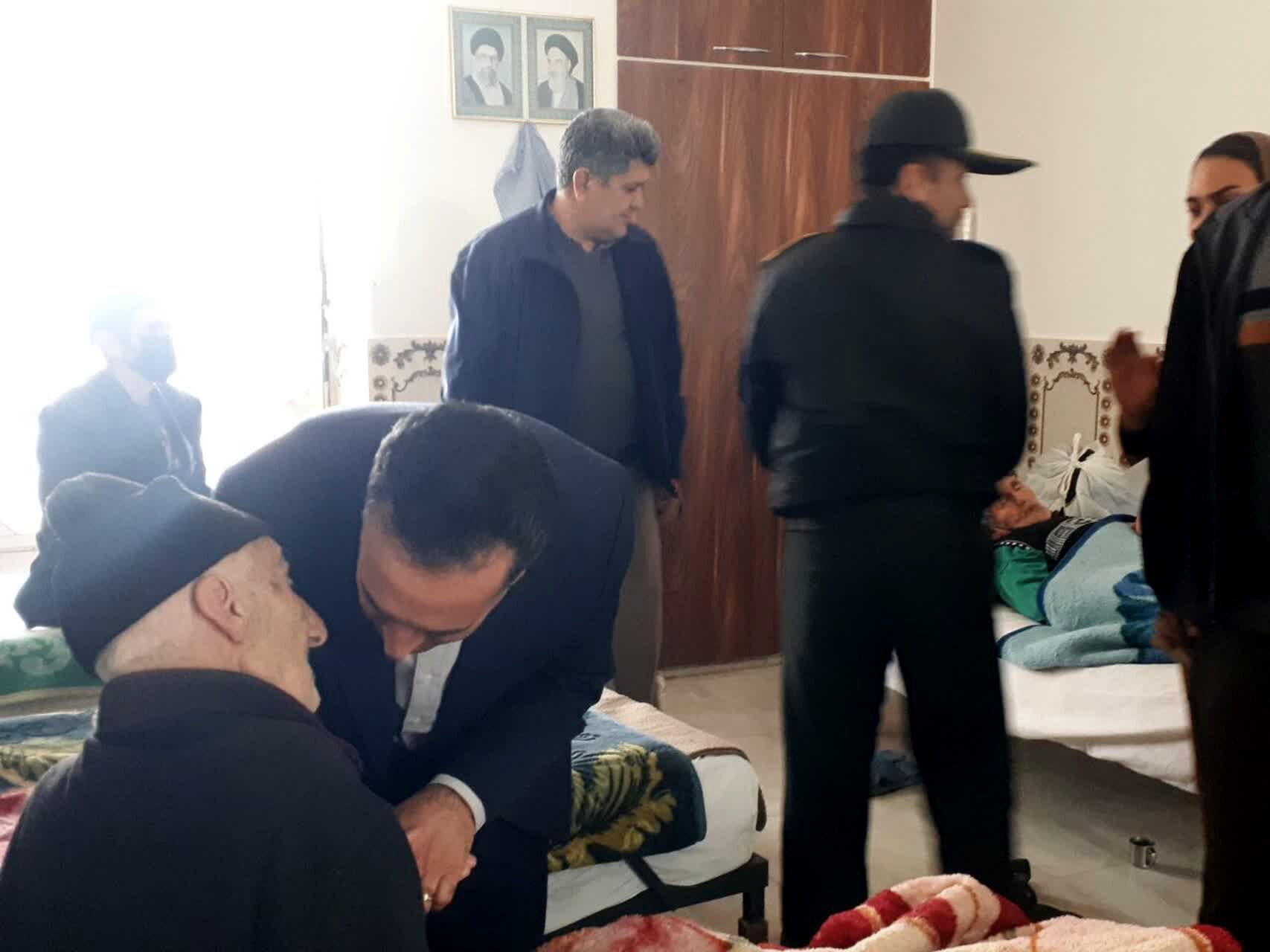 حضور سرپرست فرمانداری سملقان در خانه سالمندان این شهر