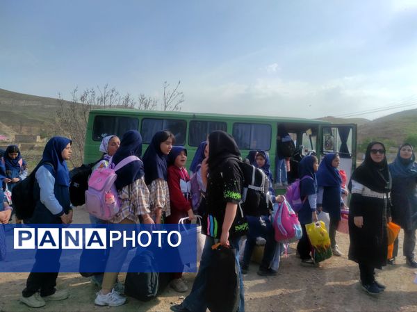 اردوی دانش‌آموزان مدرسه هیأت امنایی ضحی ۲ در روستای زوارم شیروان