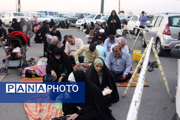 زمزمه عاشقانه دعای عرفه در یادمان 14 شهید گمنام کوه خضر نبی(ع)