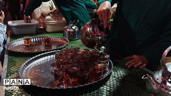 چایخانه فاطمه الزهرای حسینیه امام خمینی در دویست و سی و دومین شب 